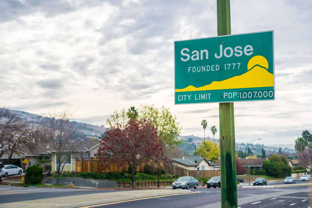 Letrero de San José, California, para oportunidades de franquicia en la ciudad.
