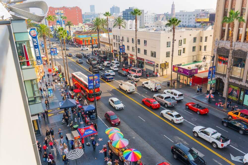 Vista urbana de California que representa el crecimiento de las franquicias en California y las oportunidades de negocio en el estado.
